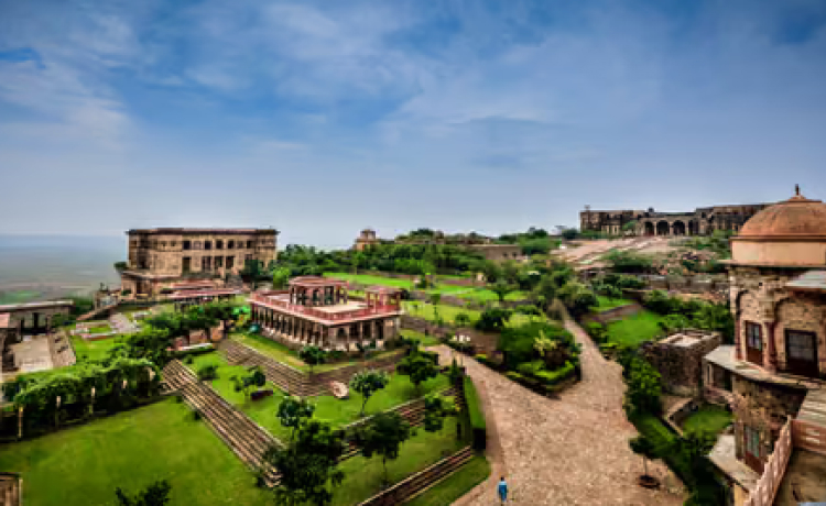5. Neemrana, Rajasthan — Heritage Glamping Near Delhi