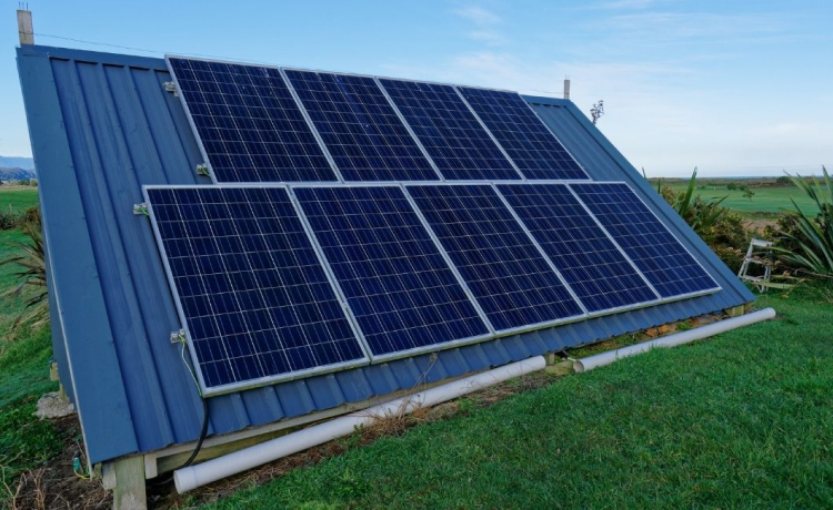 100 Percent Solar Power: Running on Sunshine, Not Fossil Fuels